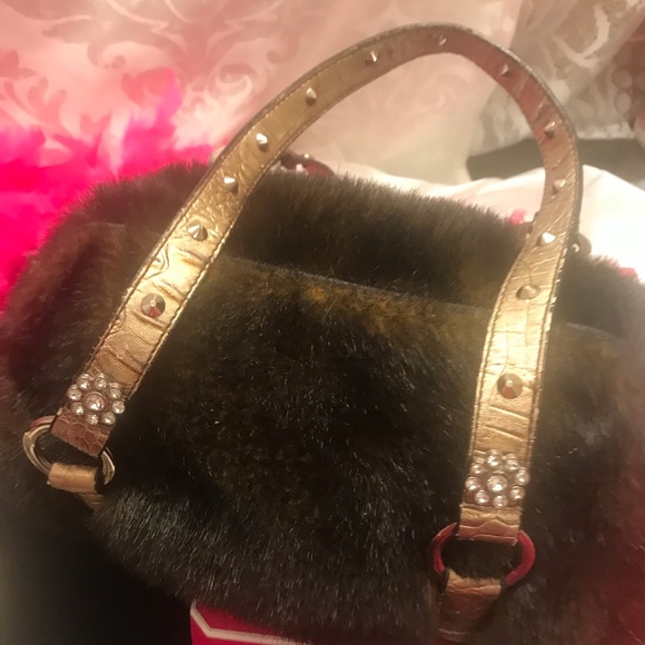 COPY - Adorable fur and crystal vintage y2k guess purse and tee shirt set❤️ - Picture 5 of 11